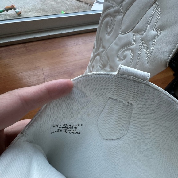 ASOS DESIGN Andi flat western / cowgirl boots in white W 9 - Picture 6 of 9